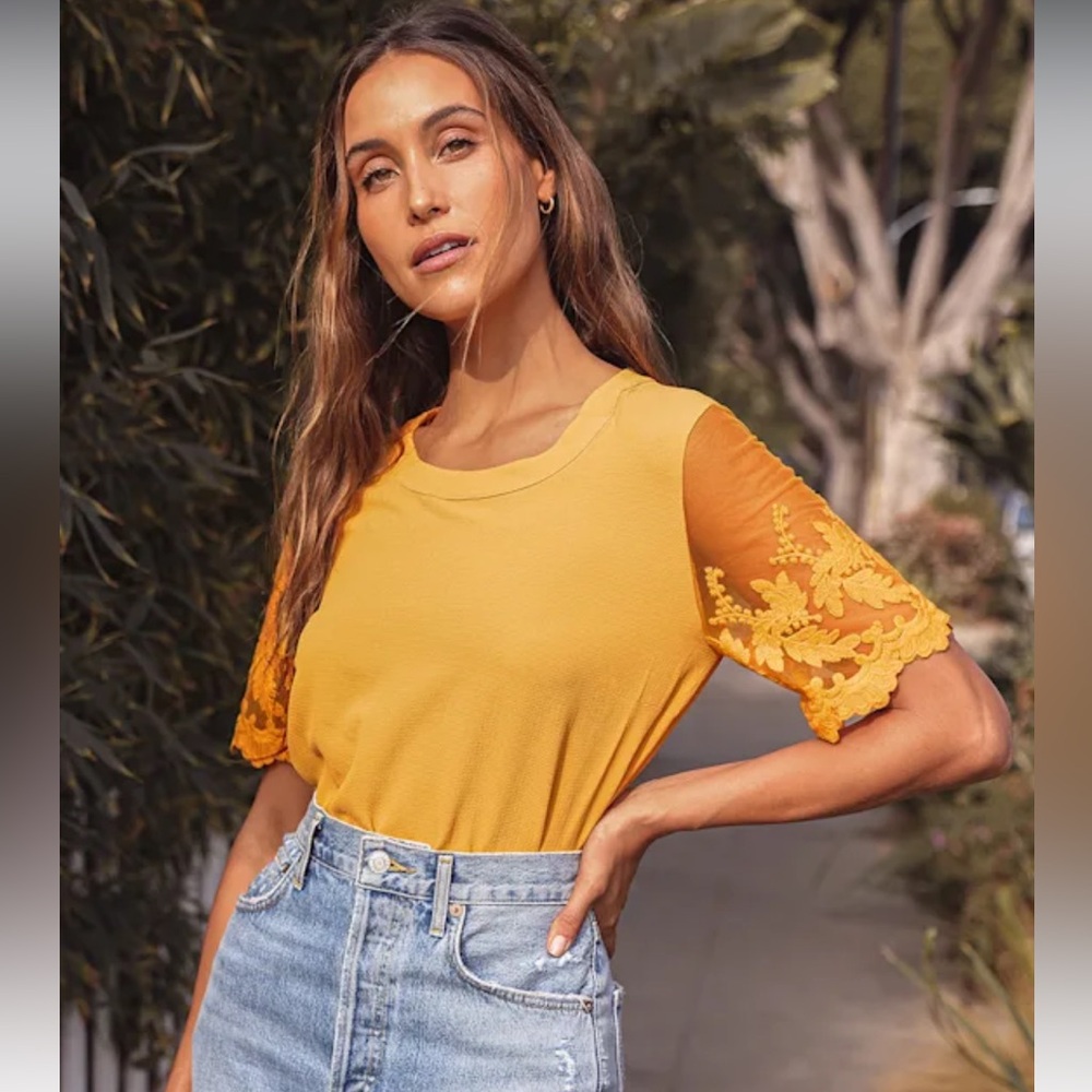 Lulu’s Lisa Marie Mustard Yellow Short Sleeve Women's Top